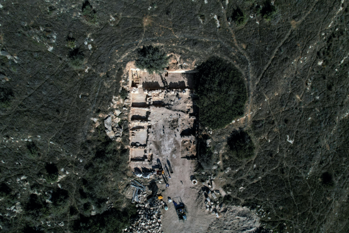 Israel Lachish Forest Salomes tomb2