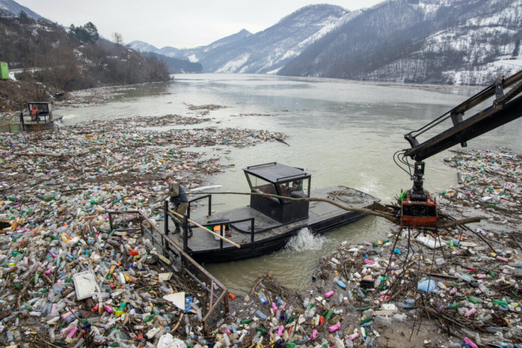 Serbia Potpecko Lake plastic pollution