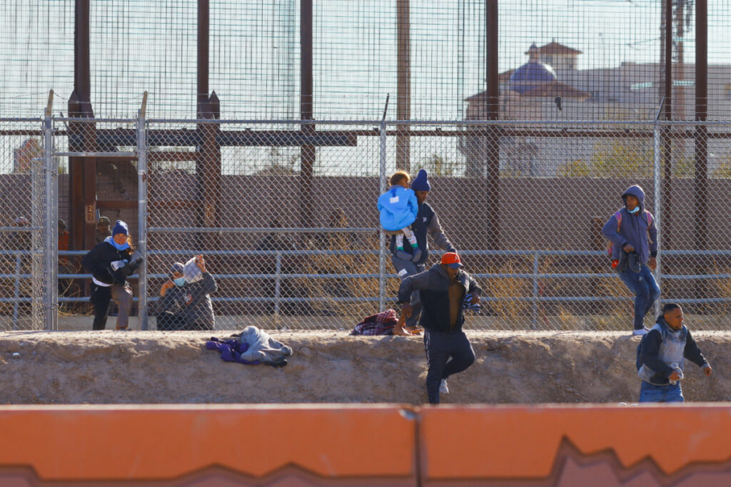 US Mexico border El Paso migrants