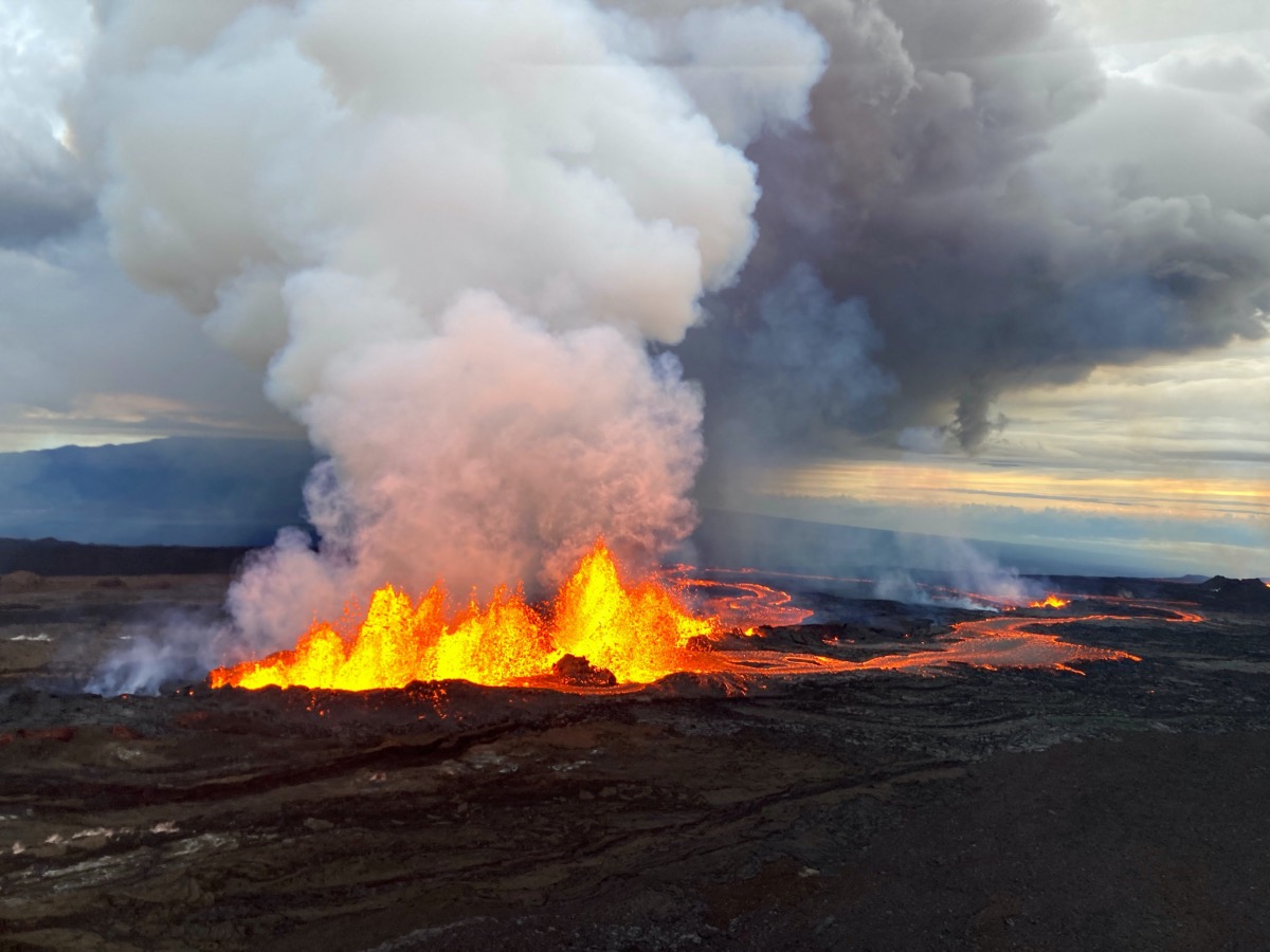 US Hawaii Mauna Loa eruption2