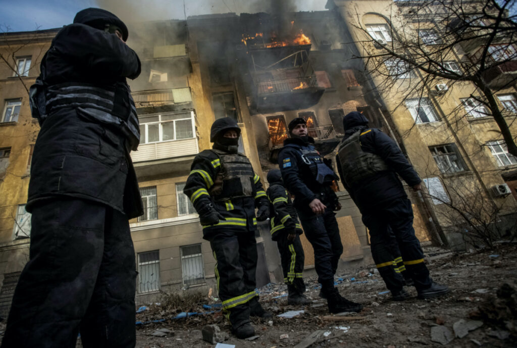 Ukraine Bakhmut burning building