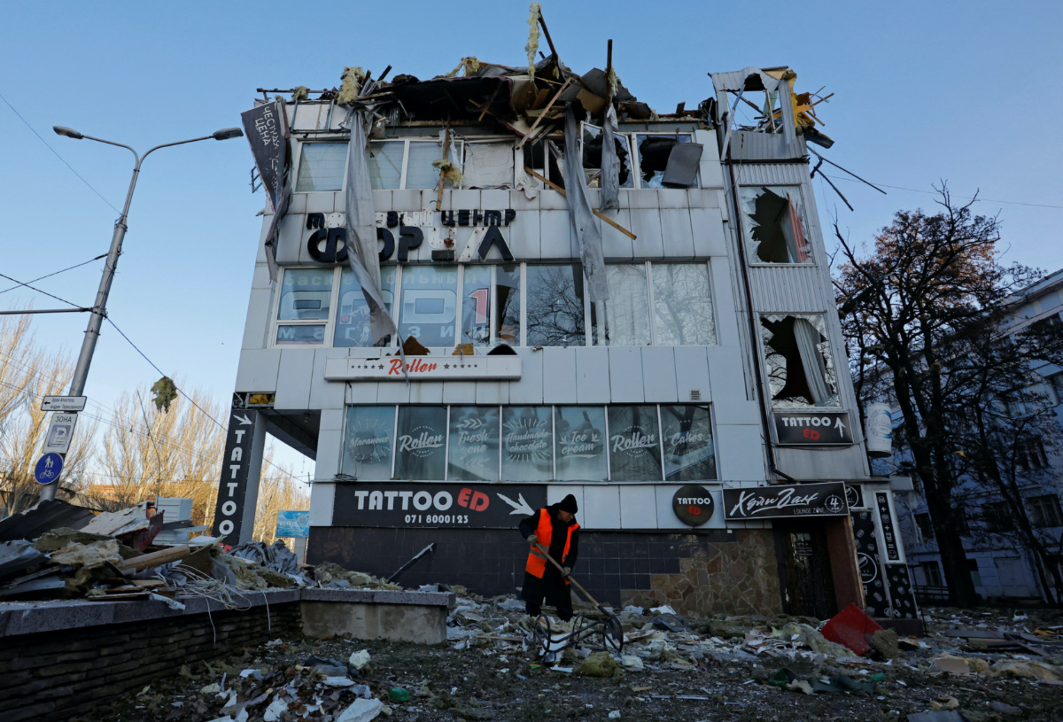 Ukraine Donetsk shelled building2