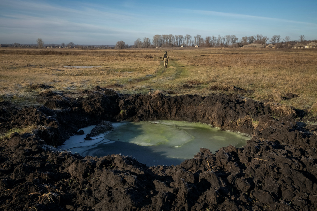 Ukraine Torske shelling crater