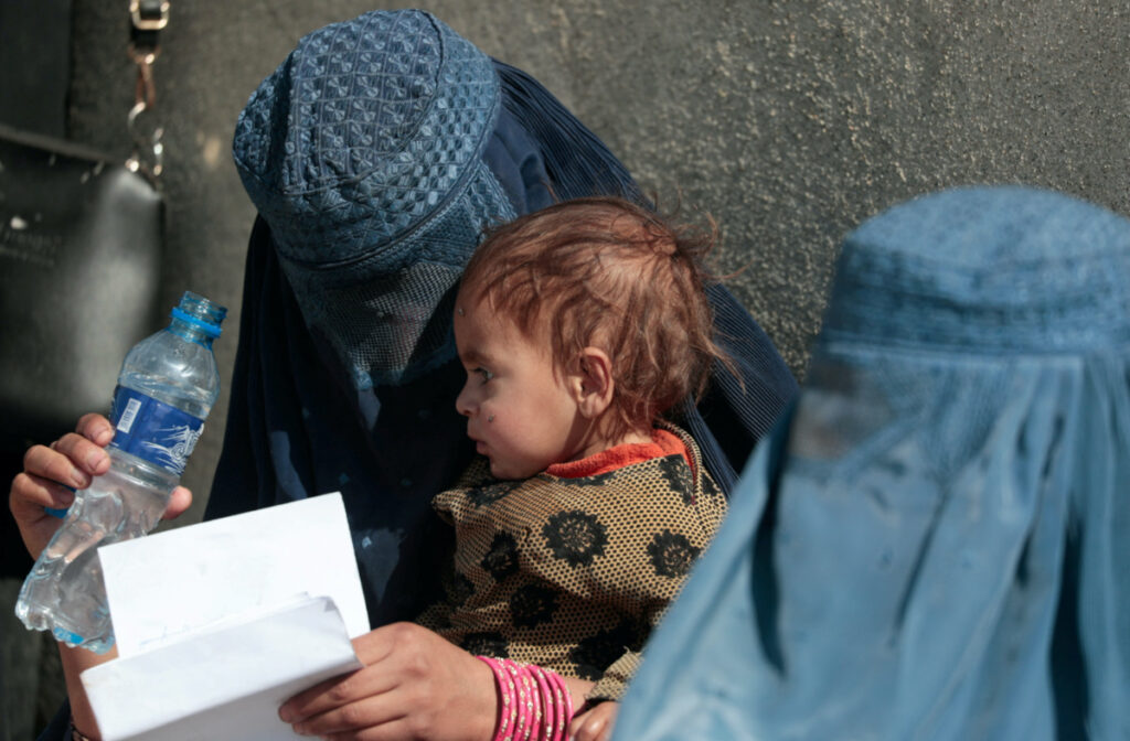 Afghanistan Kabul displaced mother and child