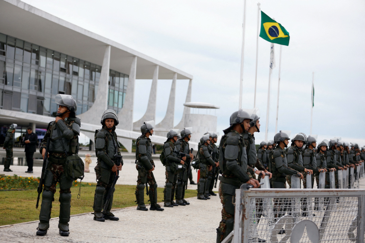 Brazil Brasilia Planalto Palace soldiers