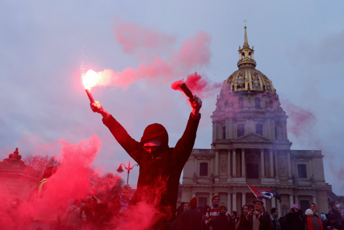 France Paris pension reform protest2