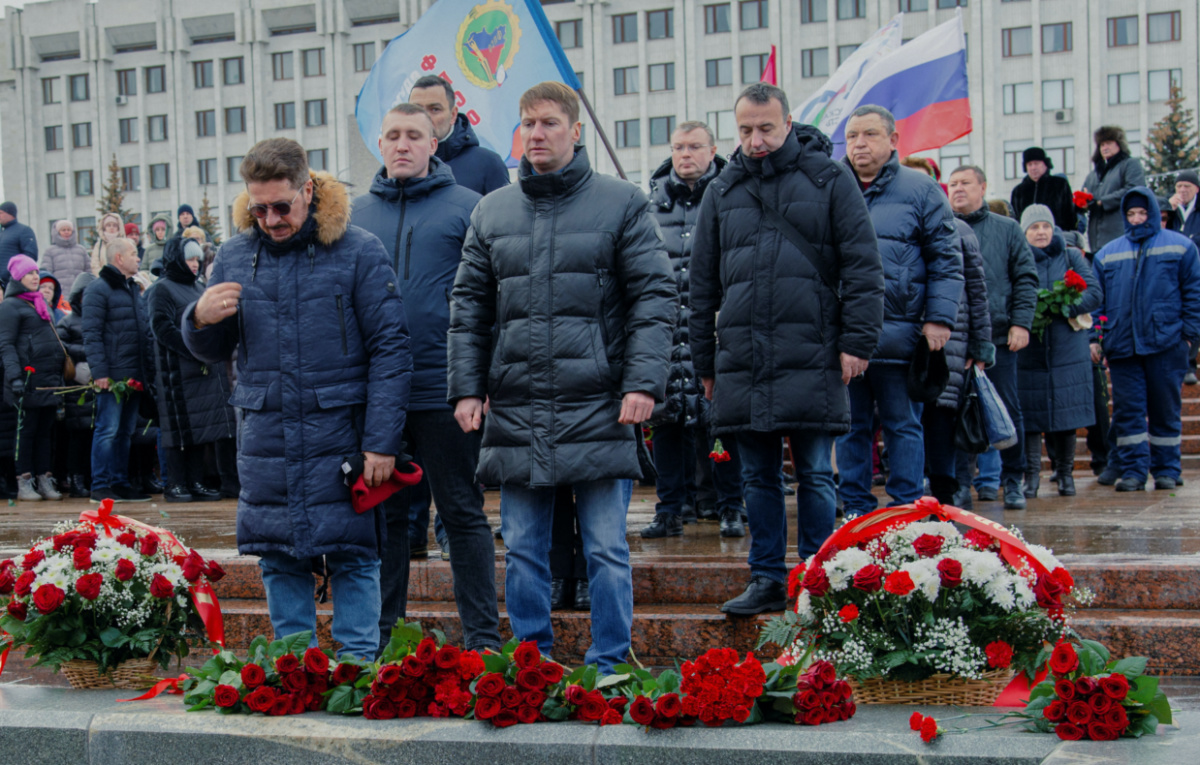 Ukraine Makiivka Russian mourners