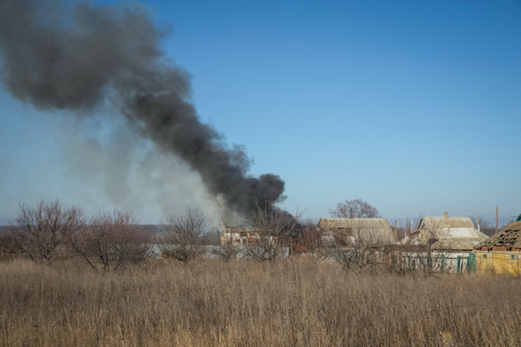 Ukraine Vuhledar burning house