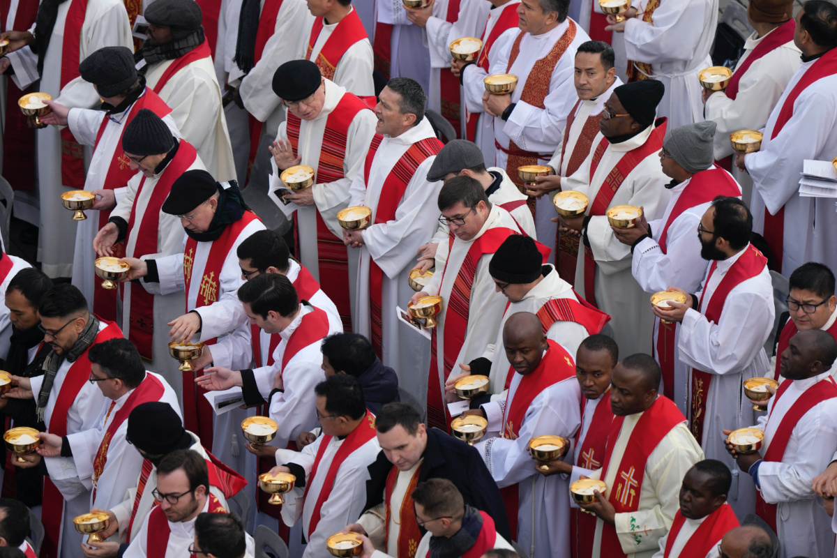 Vatican Pope Benedict funeral Communion