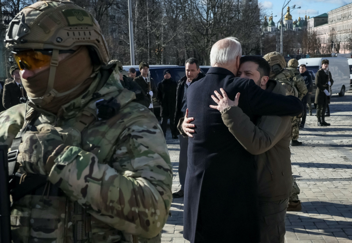 US President Joe Biden and Ukraine's President Volodymyr Zelenskiy embrace after their visit to the Wall of Remembrance to pay tribute to killed Ukrainian soldiers, amid Russia's attack on Ukraine, in Kyiv, Ukraine February 20, 2023. 