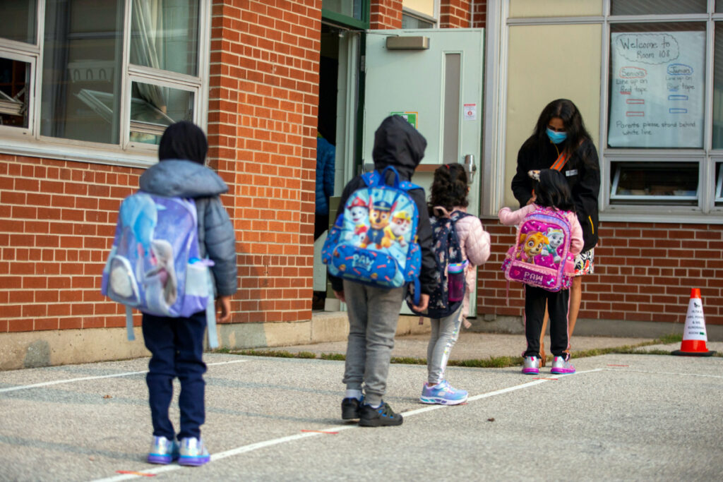 FILE PHOTO: Students arrive for the first time since the start of the coronavirus disease (COVID-19) pandemic at Hunter's Glen Junior Public School, part of the Toronto District School Board (TDSB) in Scarborough, Ontario, Canada September 15, 2020. REUTERS/Carlos Osorio