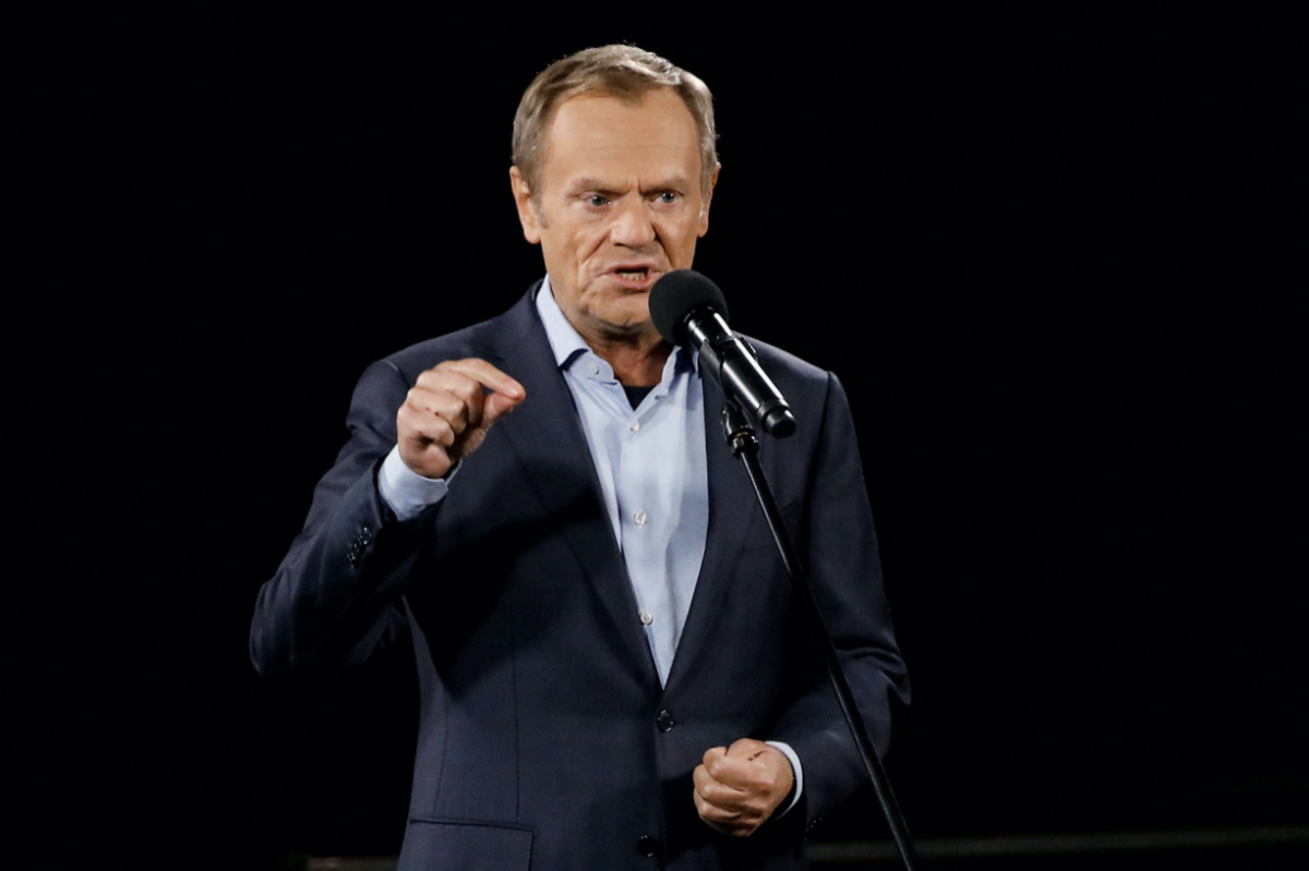 FILE PHOTO: Donald Tusk, leader of opposition Civic Platform (PO) party, speaks during a rally in support of Poland's membership in the European Union after the country's Constitutional Tribunal ruled on the primacy of the constitution over EU law, undermining a key tenet of European integration, in Warsaw, Poland, October 10, 2021. REUTERS/Kacper Pempel/File Photo