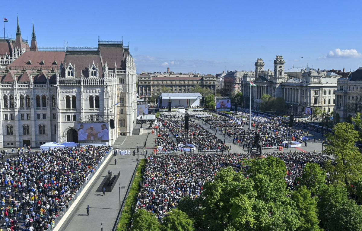 Pope Francis, seen also on a giant screens, celebrates mass in Kossuth Lajos Square in Budapest, Hungary, on Sunday, 30th April, 2023. 