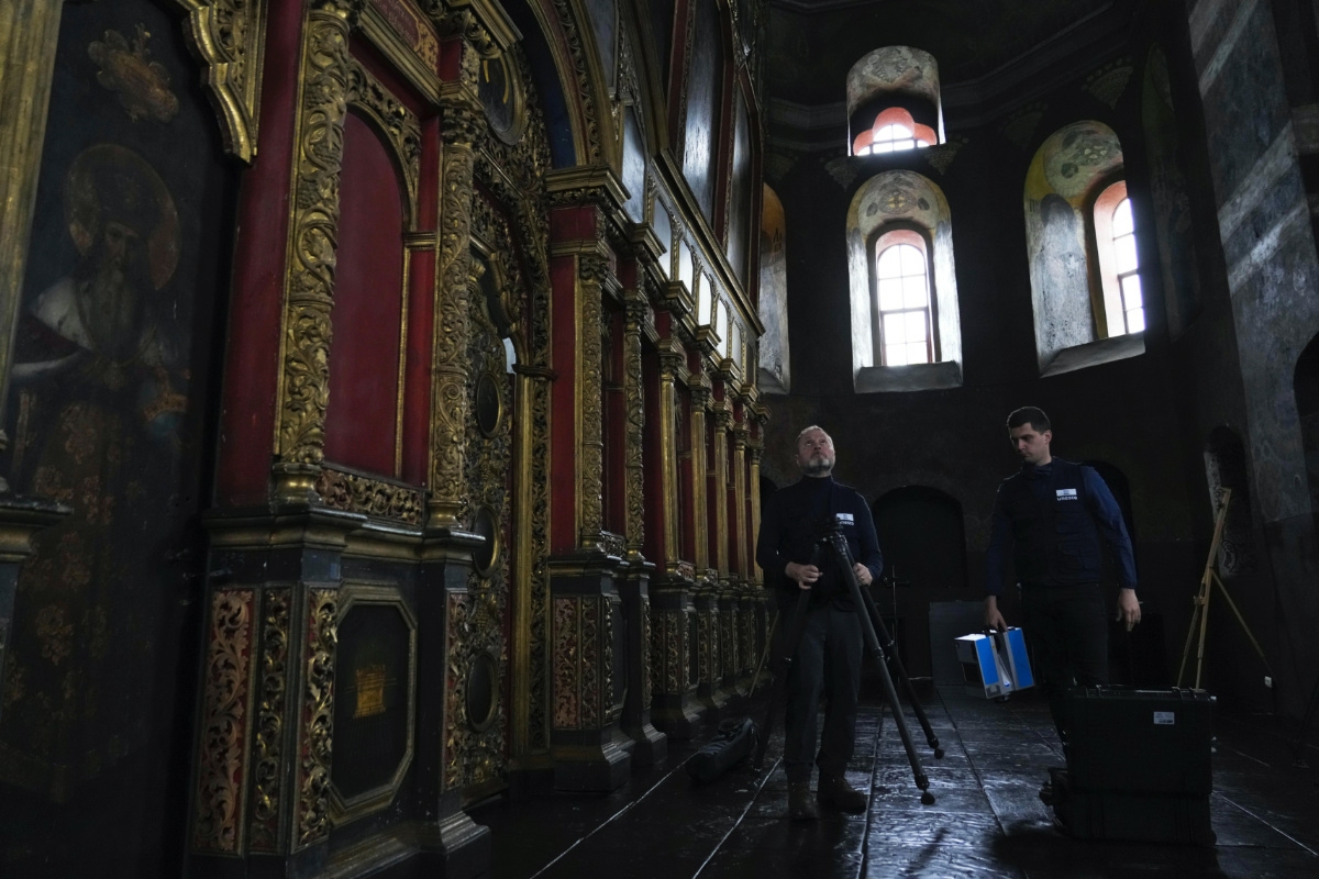 Volunteers Emmanuel Durand, left, and Serhii Revenko set up a high-tech scanner at the All Saints Church at the Kyiv-Pechersk Lavra in Kyiv, Ukraine, on Sunday, 11th June, 2023. 