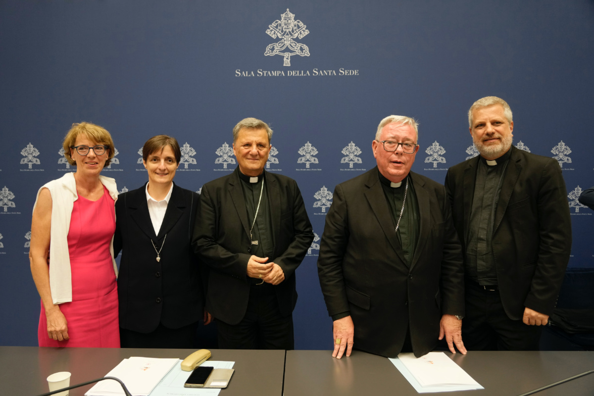 From left, Helena Jeppesen Spuhler, Sister Nadia Coppa, Secretary General of the Synod of Bishops Cardinal Mario Grech, Cardinal Jean-Claude Hollerich and Father Giacomo Costa pose for photographers at the end of a presentation of the new guidelines for the Synod of Bishops at the Vatican, on Tuesday, 20th June, 2023. 