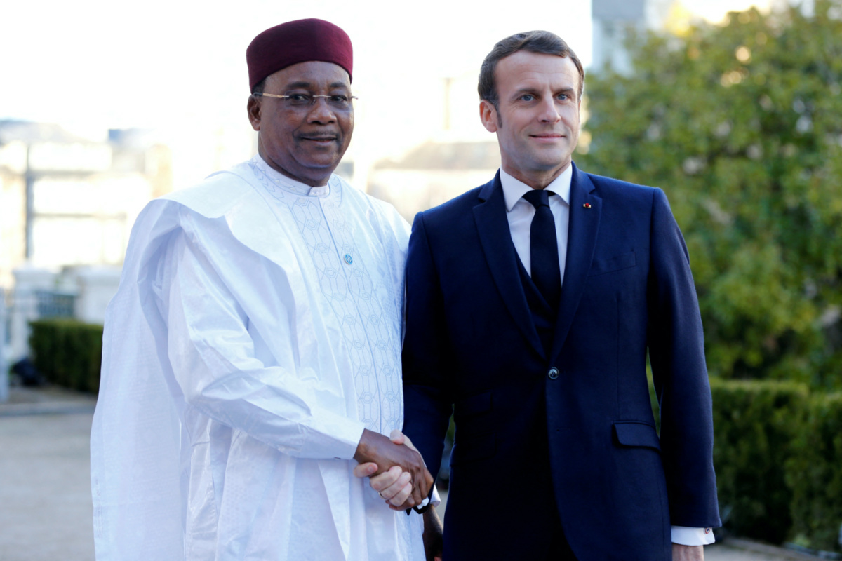 French President Emmanuel Macron welcomes Niger President Mahamadou Issoufou to attend a summit on the situation in the Sahel region in the southern French city of Pau, France, on 13th January, 2020.