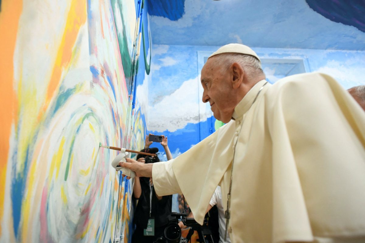 Pope Francis paints a mural during a meeting with young members of Scholas Occurrentes in Cascais, Portugal, on 3rd August, 2023. 