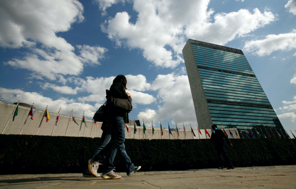 Tourists walk past the United Nations Headquarters in New York, on 24th March, 2008.