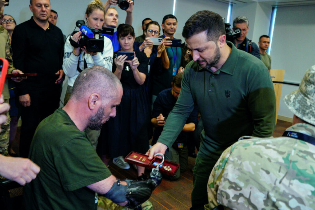 Ukrainian President Volodymyr Zelenskiy gives an award to a wounded soldier as he visits the Staten Island University Hospital, where Ukrainian soldiers are being treated for war injuries, in New York, US, on 18th September, 2023