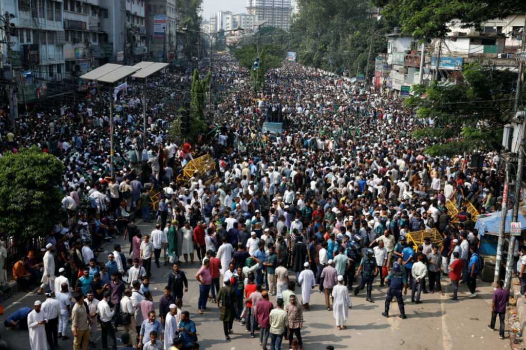 Supporters of Bangladesh Jamaat-e-Islami occupy street of Matijheel to hold a rally in Dhaka, Bangladesh, on 28th October, 2023.