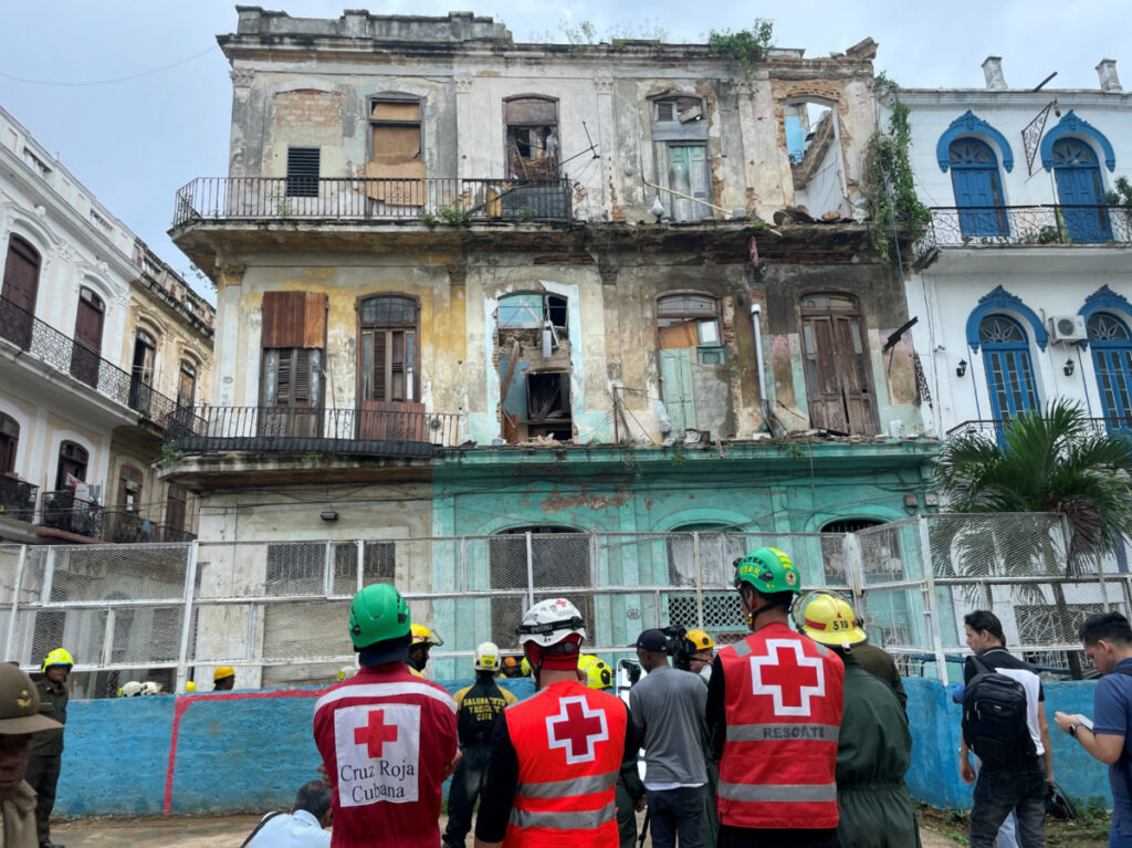 Emergency services work on the site where a residencial building collapsed in Havana, Cuba, on 4th October, 2023