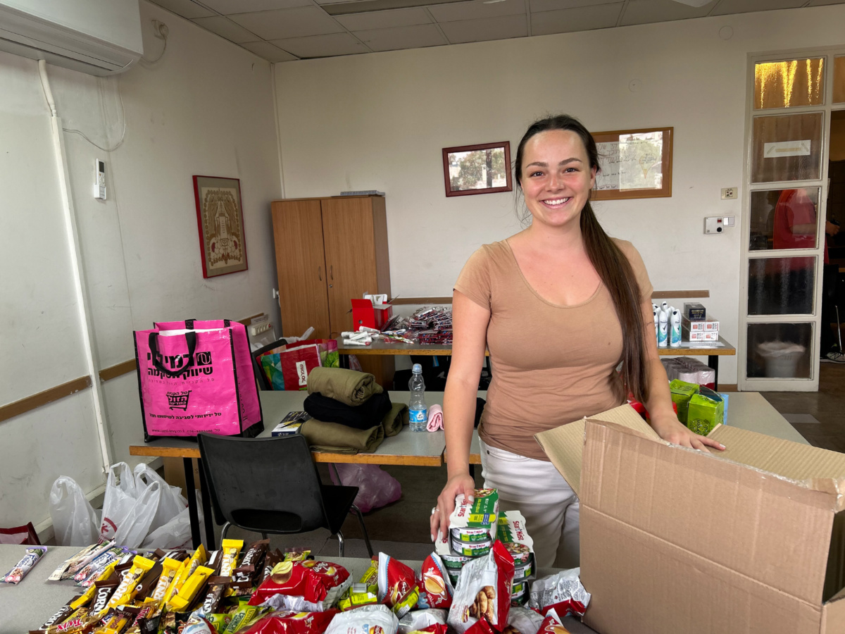 Samantha Cooper, a student at the Pardes Institute of Jewish Studies in Jerusalem, launched a student-run project to provide Israeli soldiers and Bedouin families in southern Israel with food and other essentials during wartime.