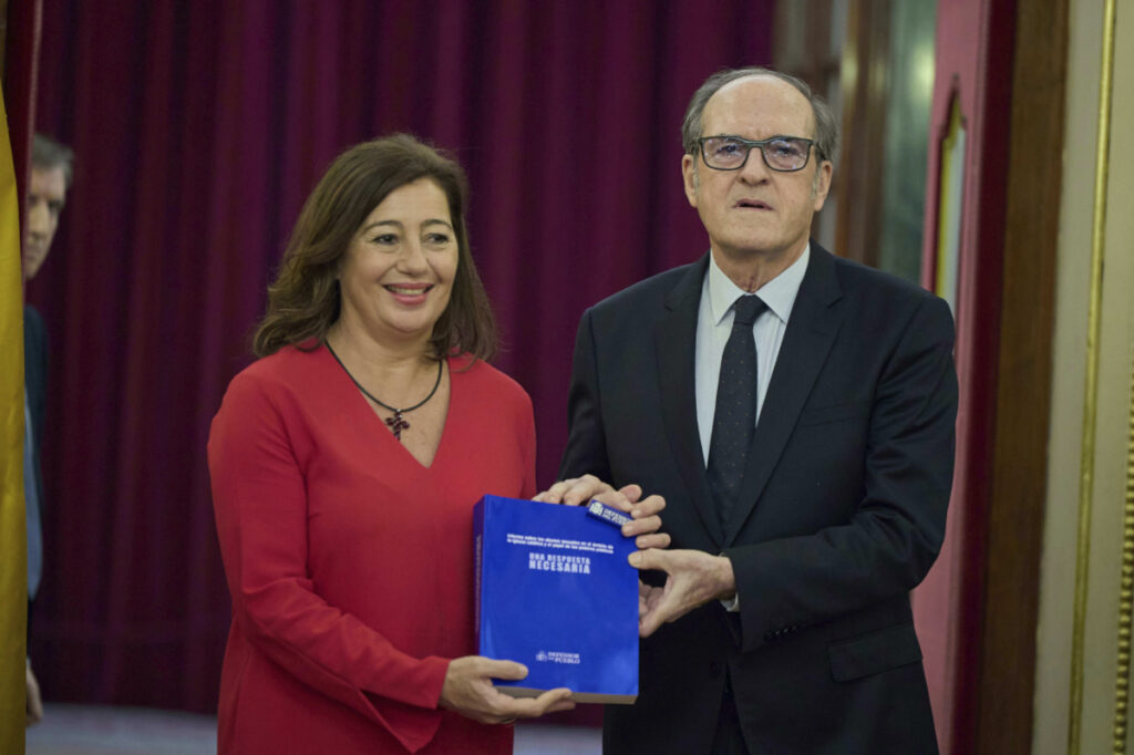 Ombudsman Angel Gabilondo, right, delivers a report on the country's first independent probe into the abuse of minors within the Catholic Church to President of the Congress Francina Armengol, left, at the Spanish parliament in Madrid, Spain, on Friday, 27th October 2023