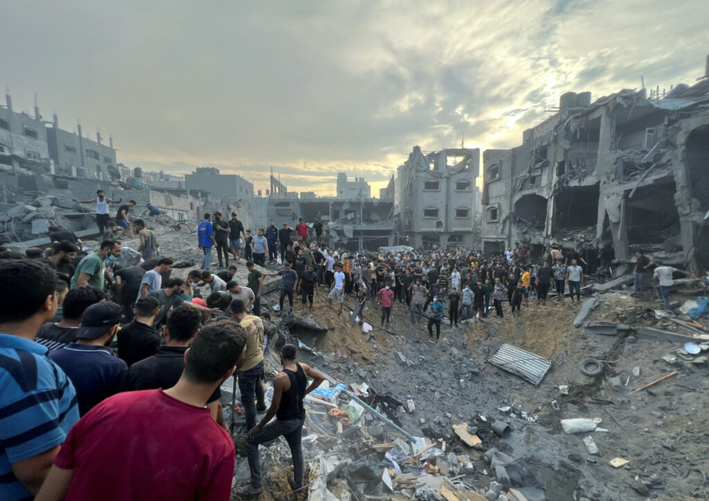 Palestinians search for casualties at the site of Israeli strikes on houses in Jabalia refugee camp in the northern Gaza Strip, on 31st October, 2023