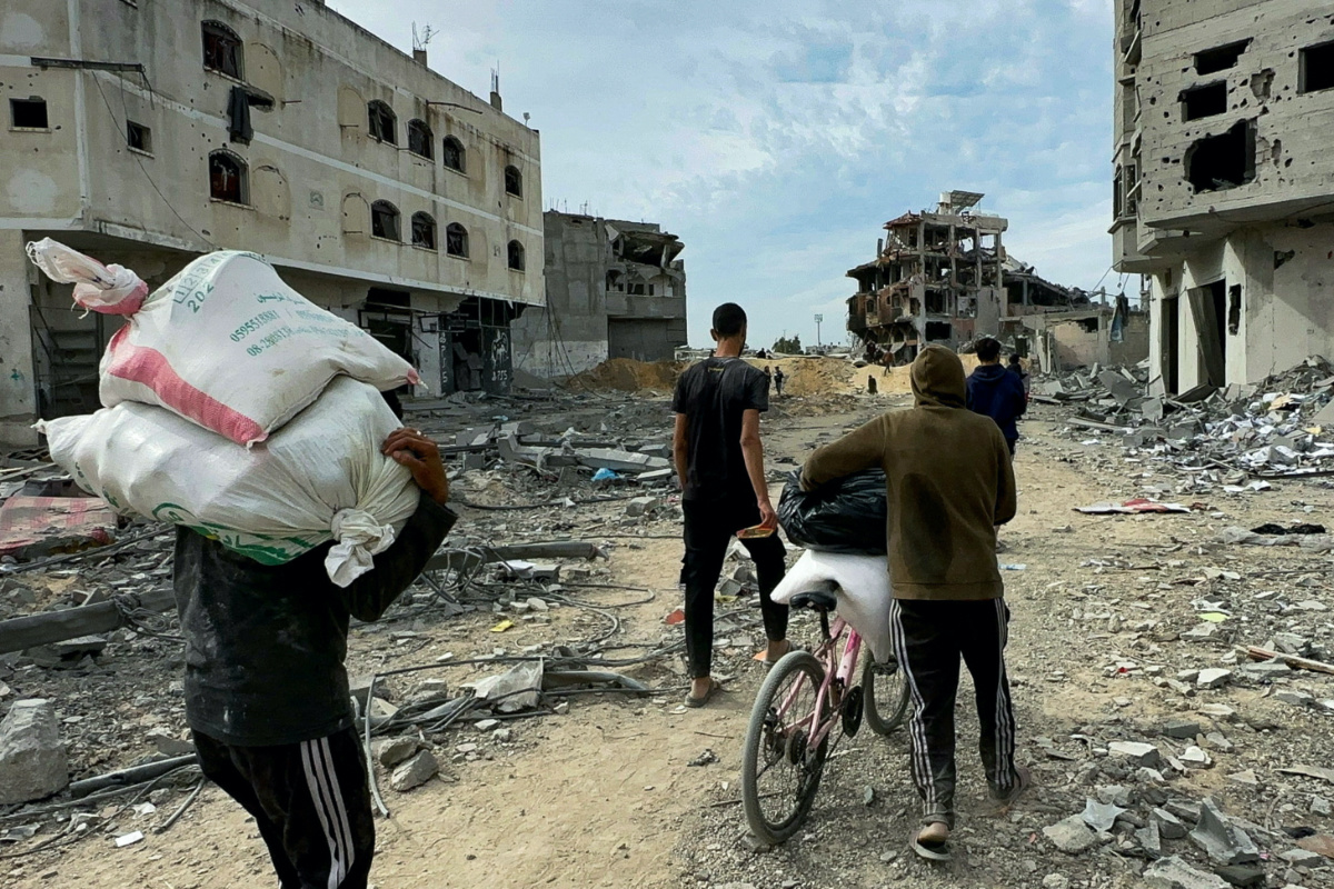 Gaza northern Gaza Strip Palestinians with supplies