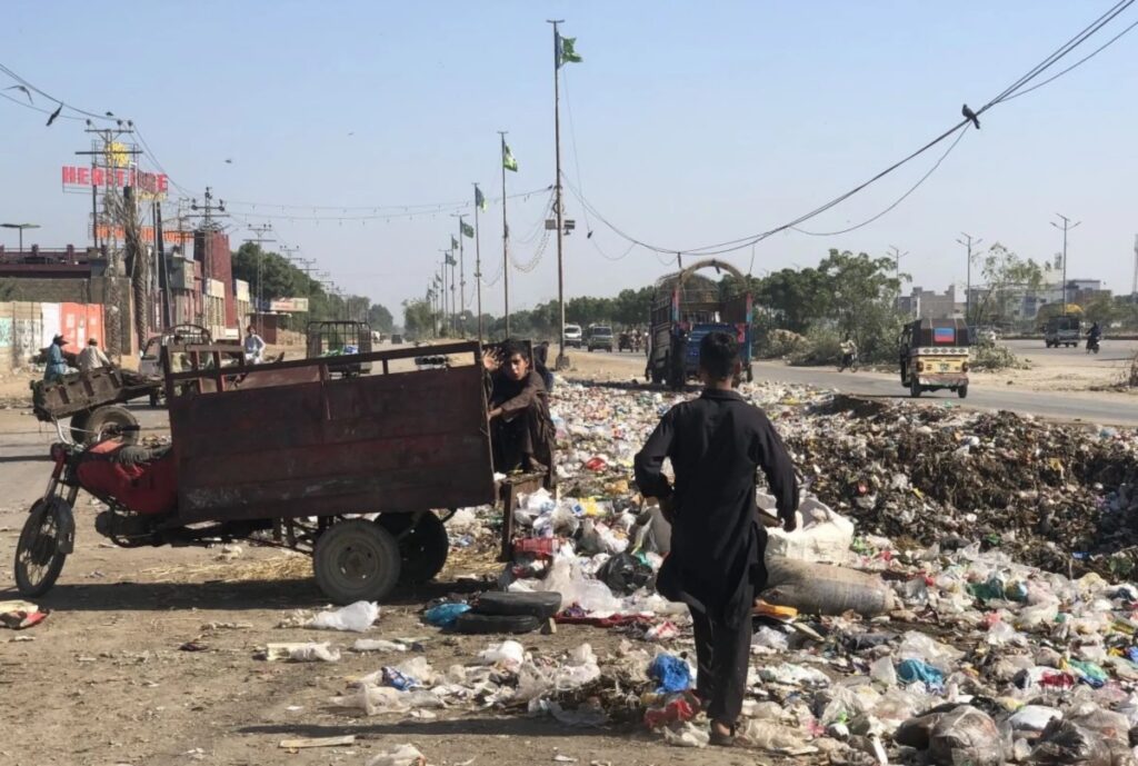 Pakistan Karachi waste pickers1