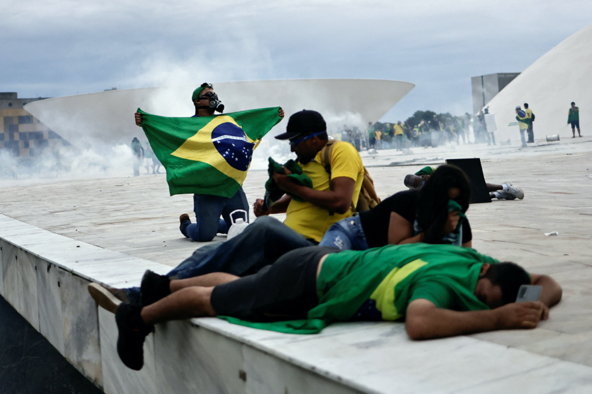 Supporters of Brazil's former President Jair Bolsonaro react during a demonstration against President Luiz Inacio Lula da Silva, outside Planalto Palace in Brasilia, Brazil, January 8, 2023. REUTERS/Ueslei Marcelino