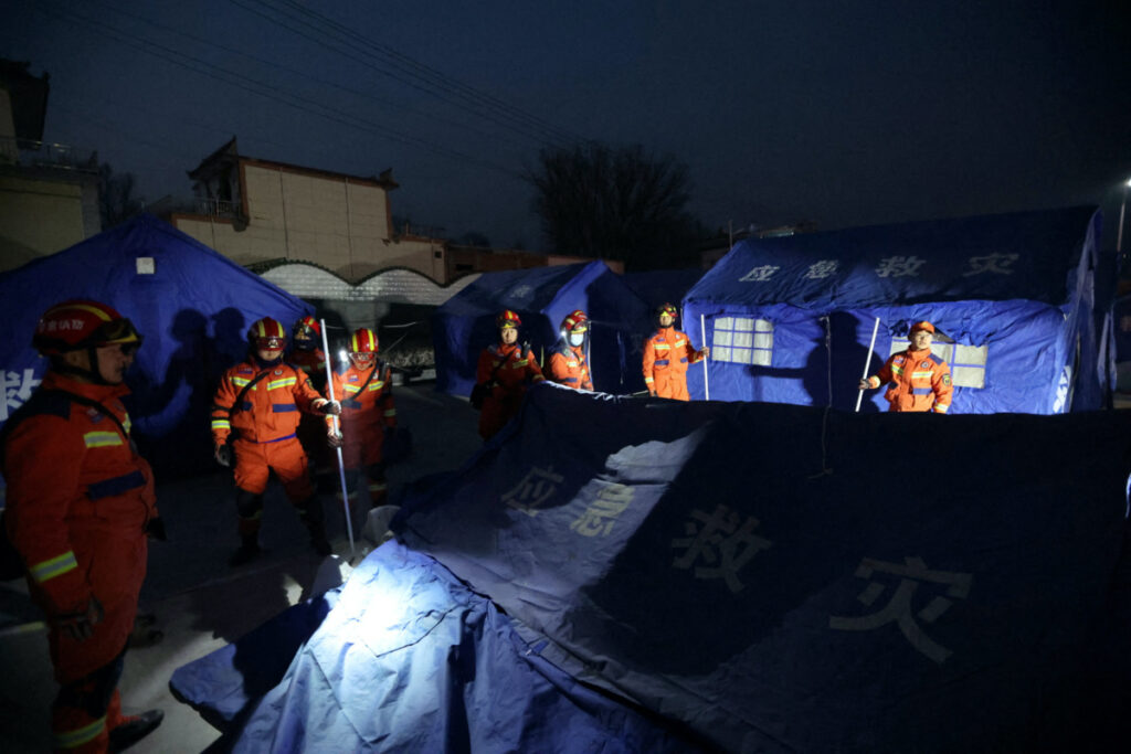 Rescue workers set up emergency tents at Kangdiao village following the earthquake in Jishishan county, Gansu province, China on 19th December, 2023. China Daily via REUTERS