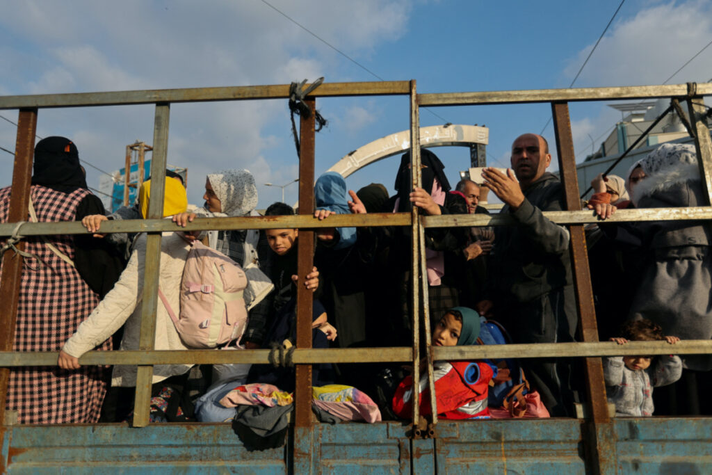 Palestinians flee their houses due to Israeli strikes, after a temporary truce between Hamas and Israel expired, in the eastern part of Khan Younis in the southern Gaza Strip, on 1st December, 2023