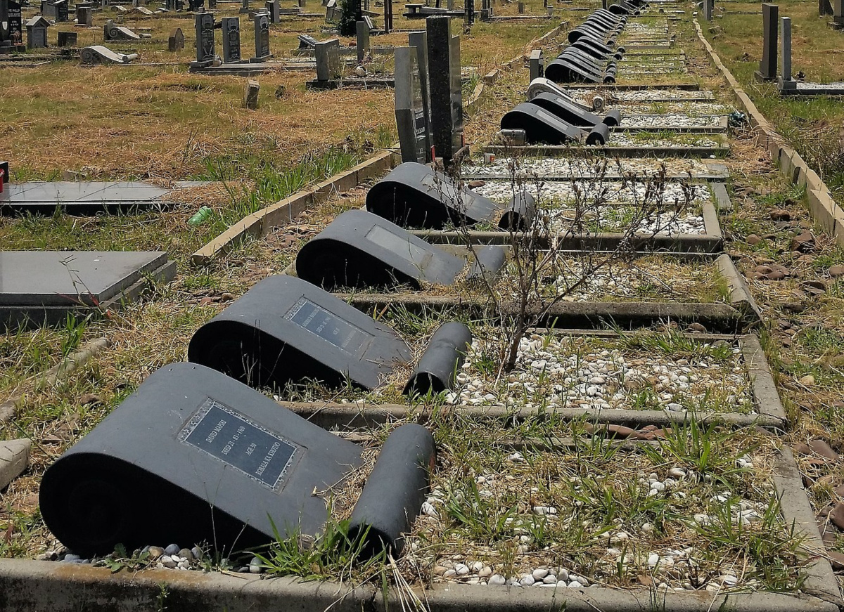 South Africa Sharpville massacre graves small