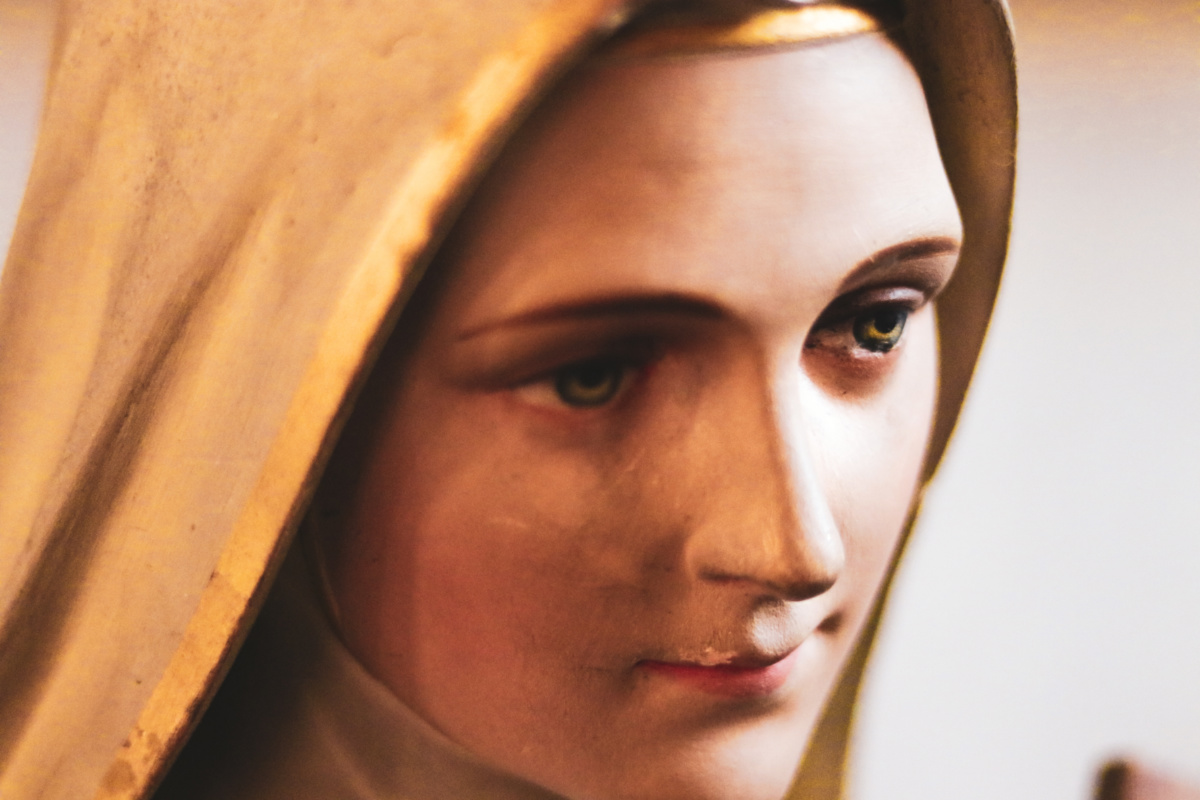 Statue depicting Mary