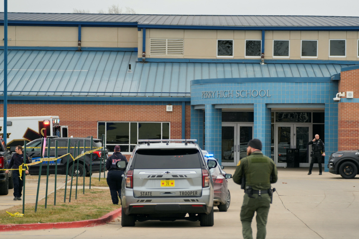 Law enforcement officers respond to a school shooting at the Perry Middle School and High School complex in Perry, Iowa, US, on 4th January, 2024.  REUTERS/Cheney Orr